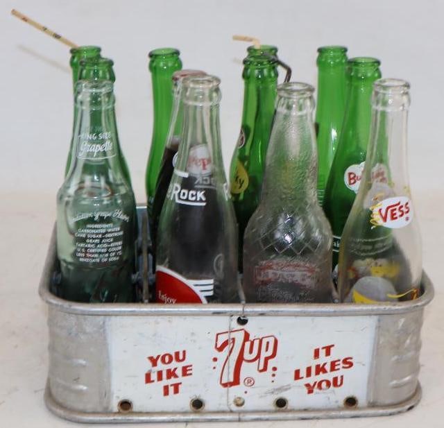 7-Up You Like It, It Likes You Aluminum 12 Bottle Carrying Case with 12 Bottles (1 of 4)