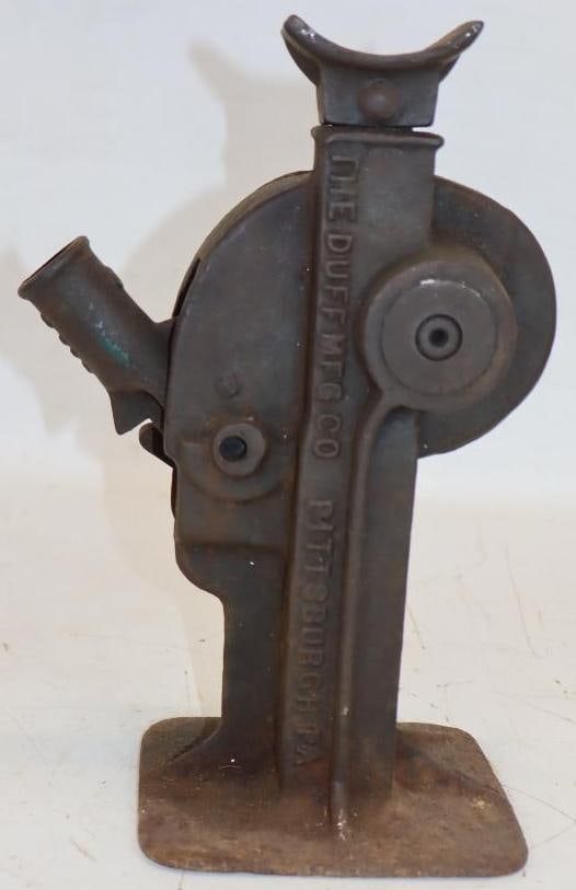 Early Automobile Barrett 3 Ton Floor Jack (1 of 3)