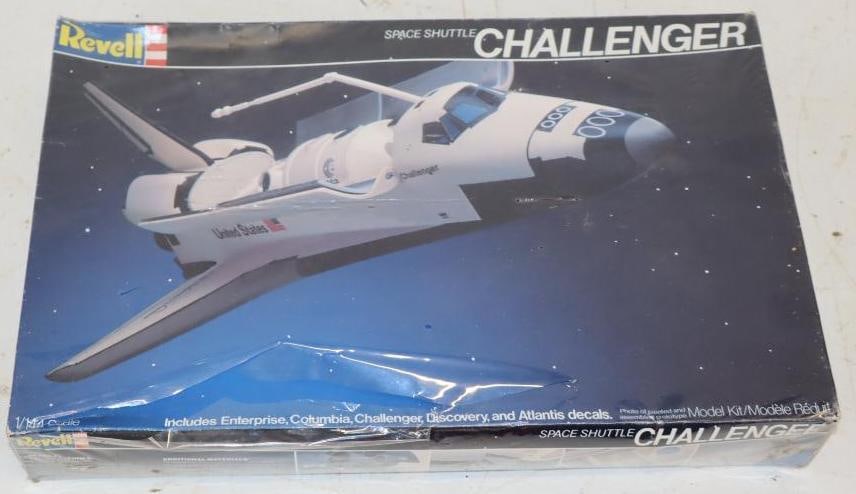 Revell Space Shuttle Challenger 1/144 Scale Model in Original Box (1 of 3)