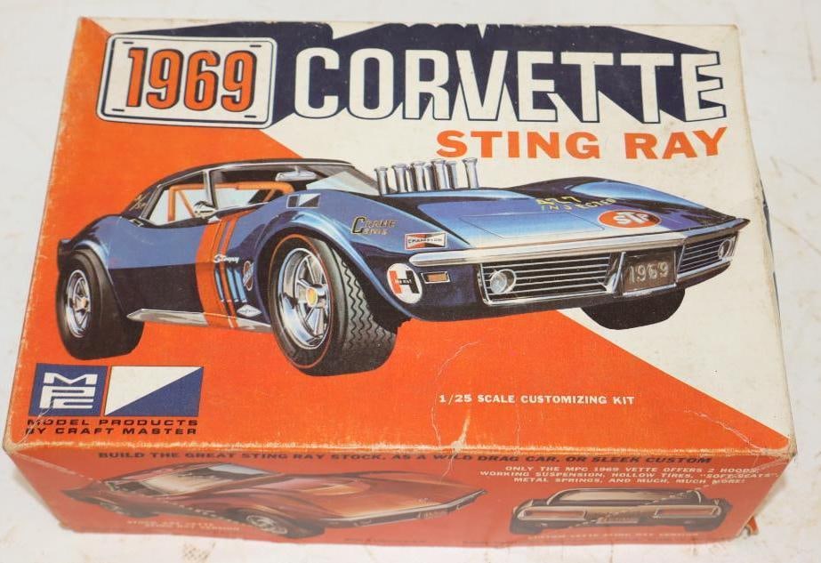 1969 Corvette Stingray 1/25th scale Model in Original Box (1 of 3)