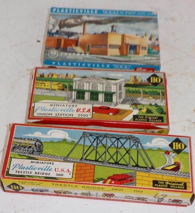 Group of 3 HO Scale Model Train Plasticville Factory, Union Station, & Trestle Bridge in Original (1 of 3)