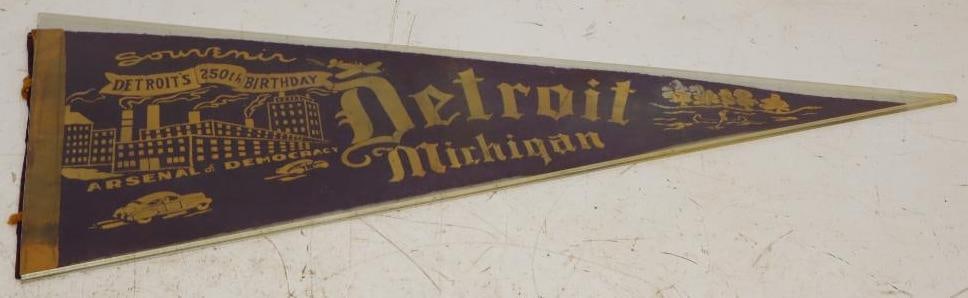 1951 Detroit Michigan Felt Advertising Pennant With Cars: 26.5x10.5