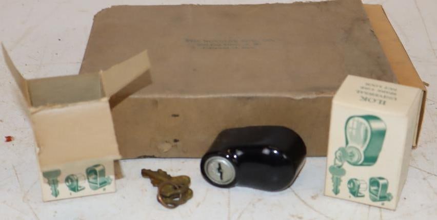 Group of 14 Norgene MFG. I Lock Universal Tire Nut Locks in Original Boxes (1 of 3)