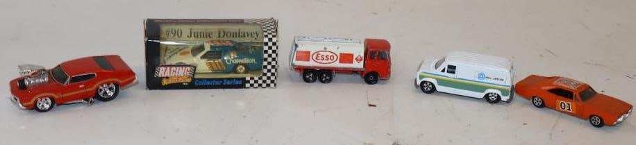 Group of 5 Hot Wheel Style Toy Cars: Largest is 1.5" x 1.5" x 3.5"