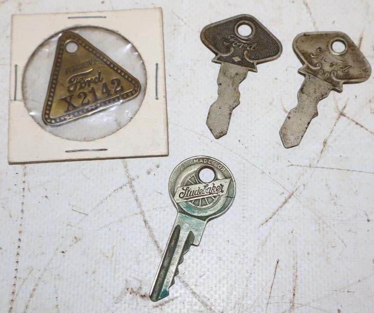 Group of 4 Ford Model T & Studebaker Keys and Brass Tag (1 of 2)
