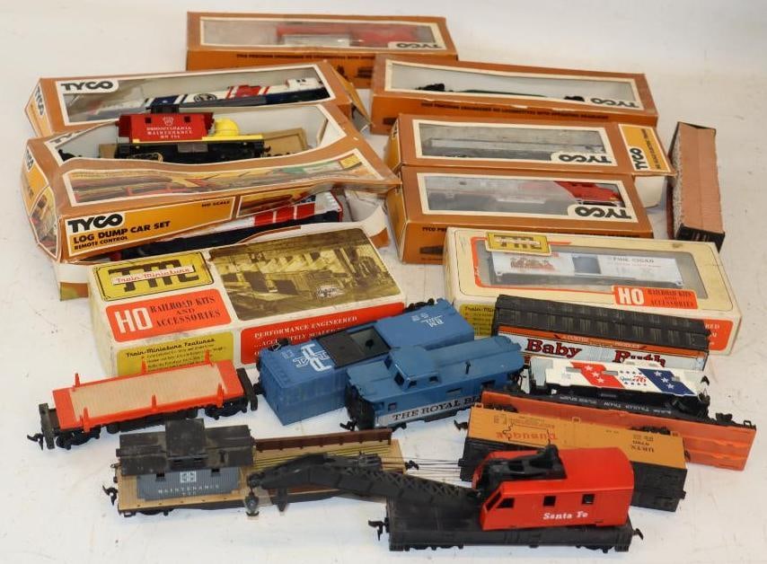 Group of 16 Tyco Trains: Largest is 6.5x10x2, 8 have Original boxes
