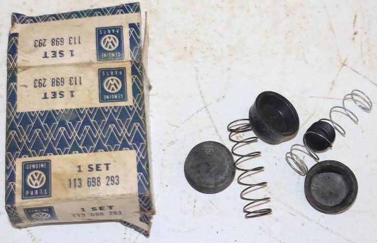 VW Genuine Parts One Set of Springs in Original Box: 2.5" x 2" x 1"