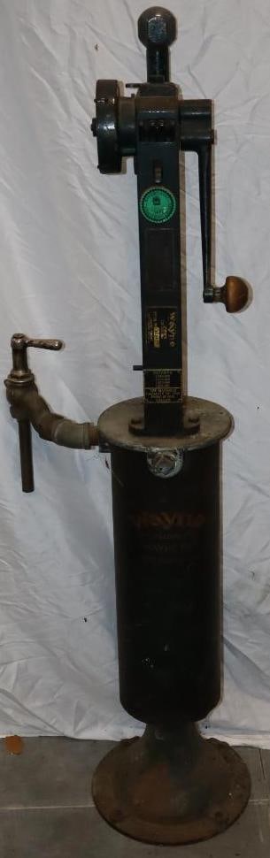 Wayne 364 Hand Operated Gas Pump (1 of 13)