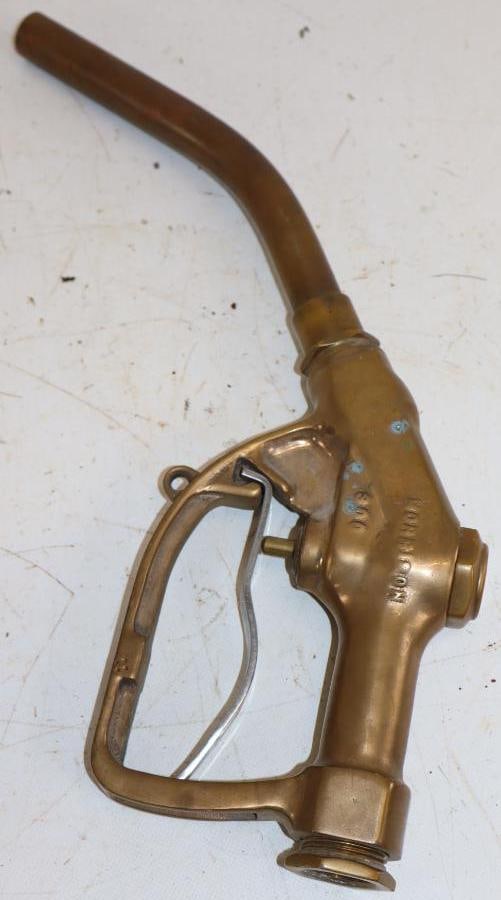 Morrison Dubuque 300 Brass Gas Pump Nozzle (1 of 3)