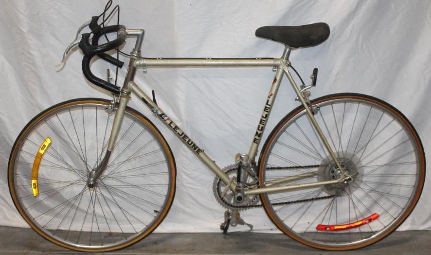Lejeune 10 Speed Vintage Professional Road Bike (1 of 14)