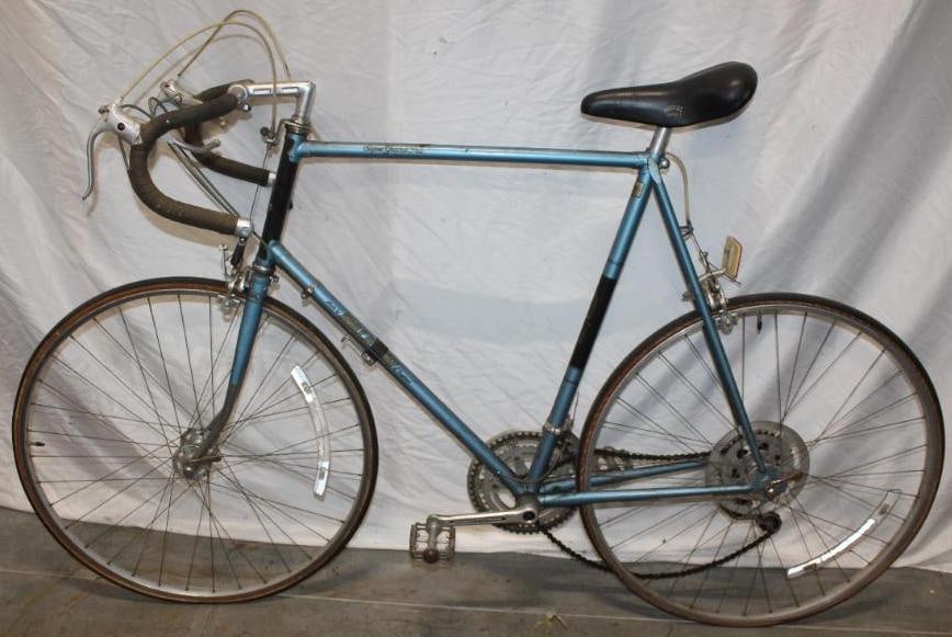 The Raleigh Super Grand Prix 10 Speed Road Bike (1 of 16)