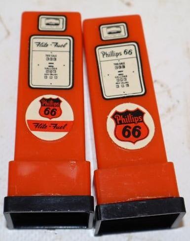 Pair of Phillips 66 Gas Pump Shaped Salt and Pepper Shakers (1 of 3)