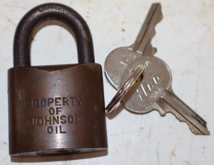 Johnson Oil Brass Lock with Keys: 1.5" x 2.5" x .75"