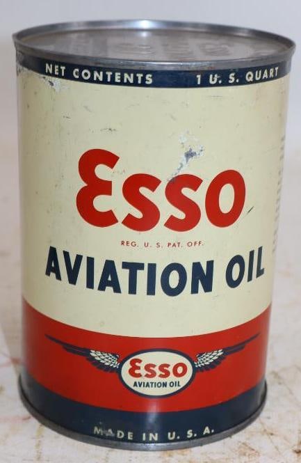 Esso Aviation 1 Quart Metal Oil Can with Wings (1 of 2)