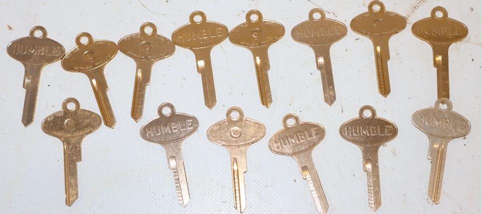 Group of 14 Gold Humble Uncut Gas Station Restroom Aluminum Uncut Keys (1 of 3)