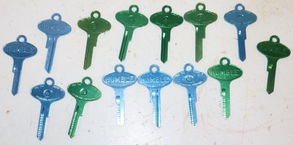 Group of 14 Blue & Green Humble Uncut Gas Station Restroom Aluminum Uncut Keys (1 of 3)
