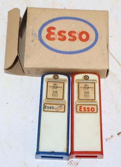 Pair of Esso Gas Pump Shaped Salt and Pepper Shaker with Box (1 of 3)