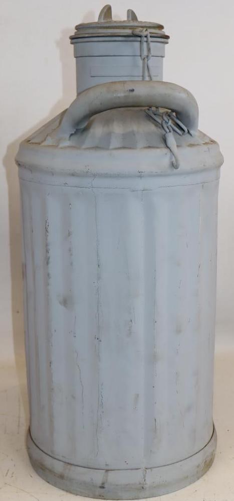 Davis Welding and Mfg Co Fluted 5 Gallon Bulk Oil Can (1 of 3)
