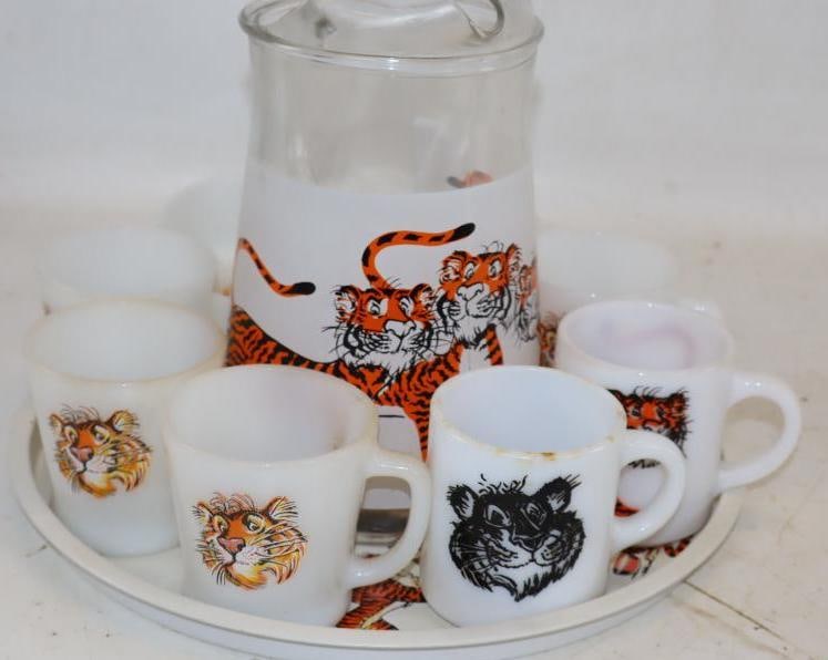 Group of 10 Esso Tiger Advertising Pitcher, Coffee Mugs, Bowl & Platter (1 of 7)