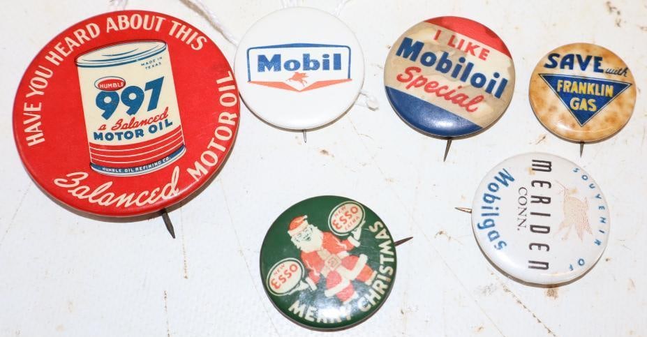 Group of 6 Mobil, Humble 997, Franklin Gas & Esso Merry Christmas Pinback Badges: Largest is 2" x 2"