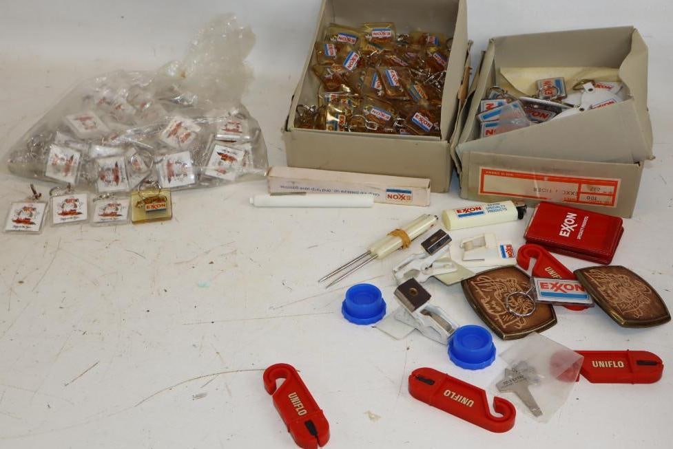 Large Group of Esso & Exxon Tiger Keychains (1 of 8)
