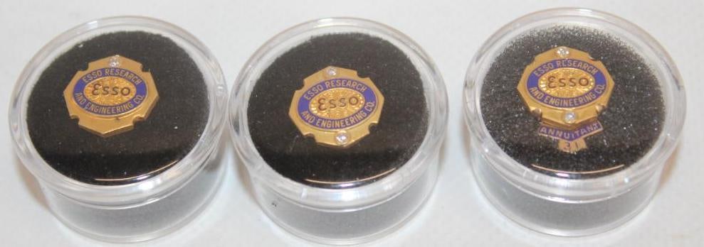 Group of 3 Esso Research and Engineering Service Awards Gold Pin Badges (1 of 4)