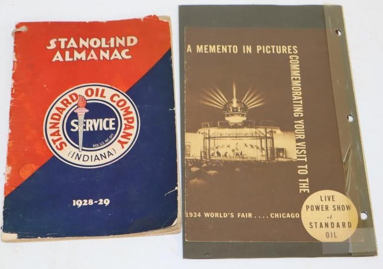 Group of 2 1929 Stanolind Almanac and 1934 Worlds Fair Chicago Booklets: Largest is 5.5x8