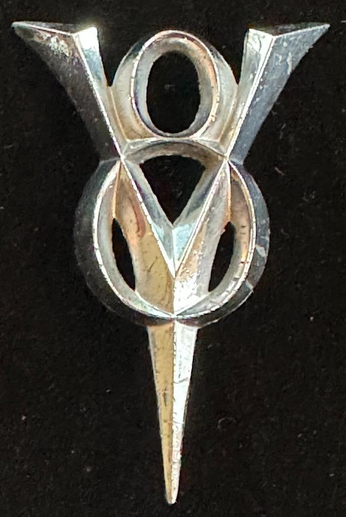 1933 Ford V8 Grille Emblem (1 of 2)