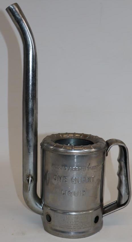 Swingspout One Quart Oil Can Dispenser (1 of 4)