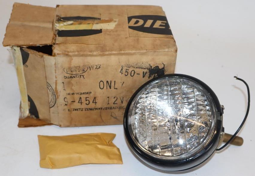 Dietz 9-454 Replacement Automobile Light in Original Box: 4.5" x 4.5" x 6"