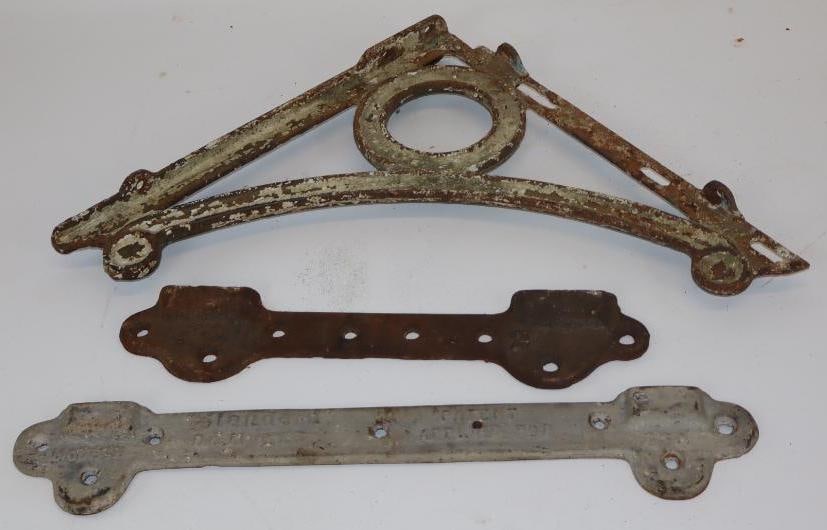 Early Cast Iron Sign Bracket (1 of 5)