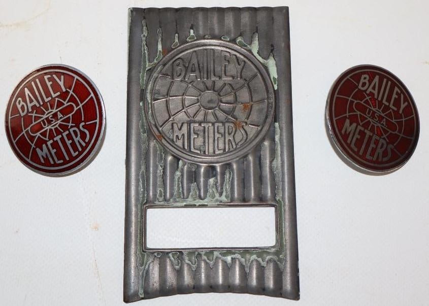Ornate Cast Iron Sign Holder From Titus Foundry Cold Water MI: largest 3" x 5"