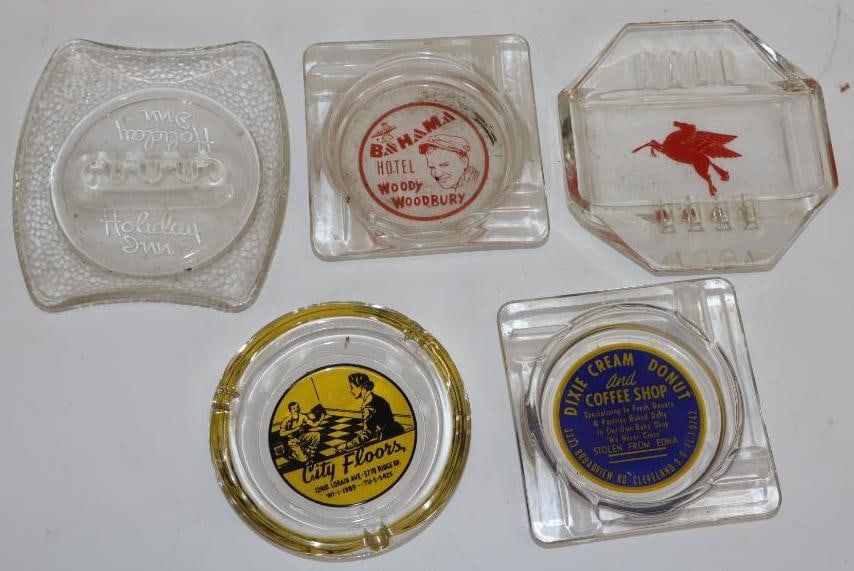 Group of 5 Glass Advertising Ashtrays Mobil Gas (1 of 6)