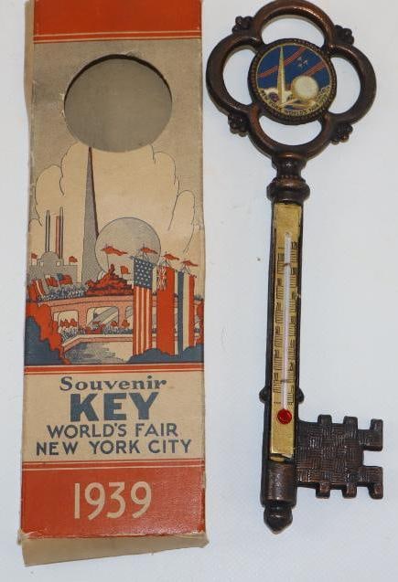 1939 New York Worlds Fair Souvenir Key Shaped Thermometer in Original Box (1 of 4)