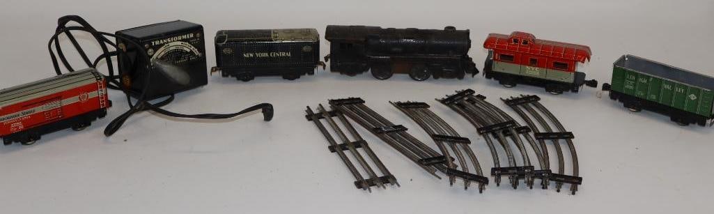 Louis Marx 5 Piece Train with Transformer and Tracks (1 of 7)