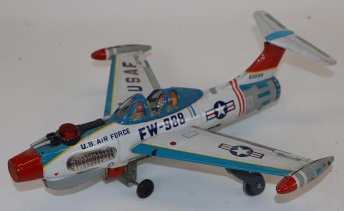 US Air Force FW-988 Tin Litho Battery Operated Airplane (1 of 4)