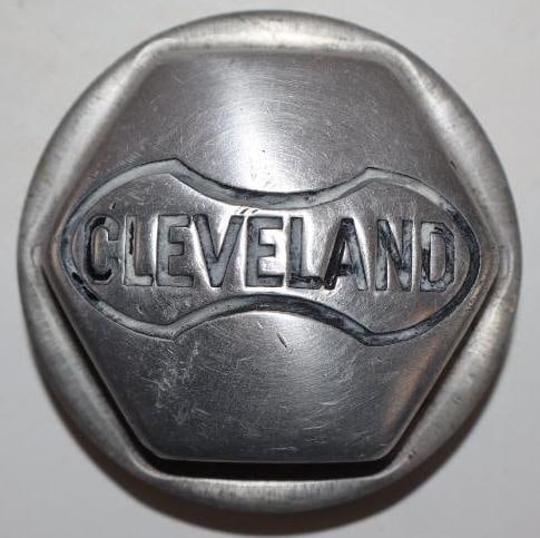 Cleveland Threaded Automobile Hub Cap (1 of 2)