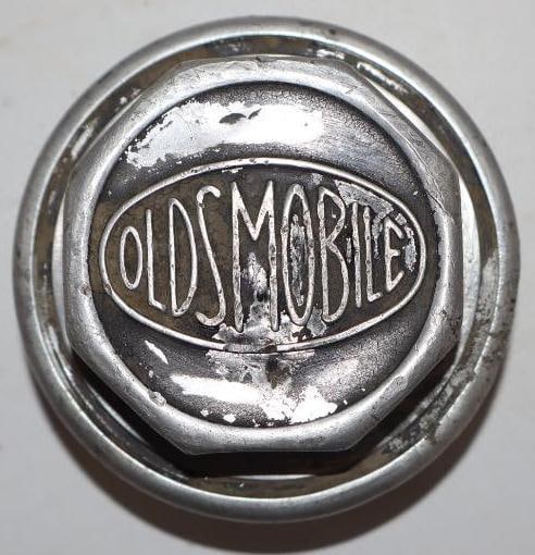 Oldsmobile Threaded Automobile Hub Cap (1 of 2)