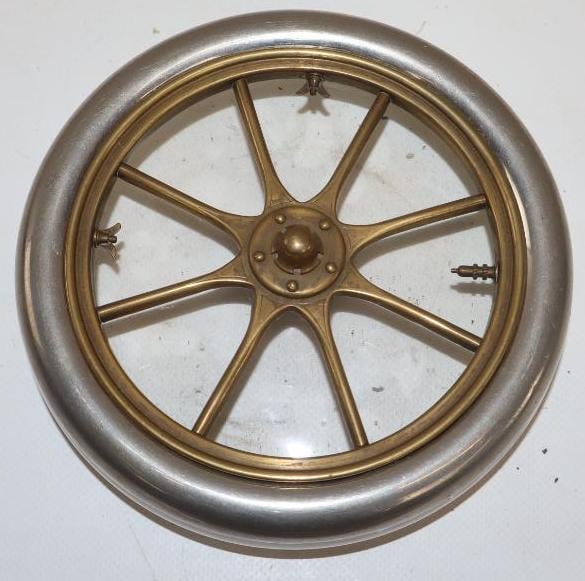 Early Tire Die-Cut Glass Ash Tray: 5.5x5.5x1