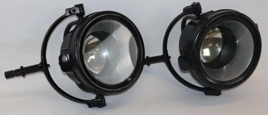 Pair Of The Cincinnati Victor Company Painted Automobile Head Lights With Original Mounting Brackets (1 of 6)