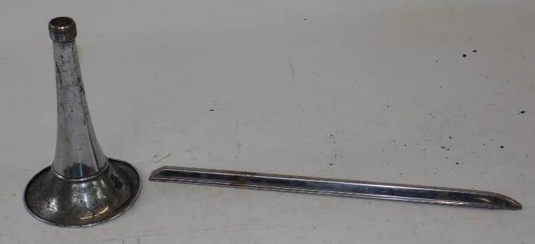 Group of 2 Automobile Car Trim and Horn Section (1 of 4)