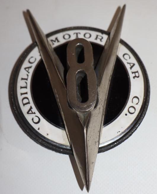 1931 Cadillac Motor Car Co V8 Cloisonne Radiator Emblem (1 of 2)