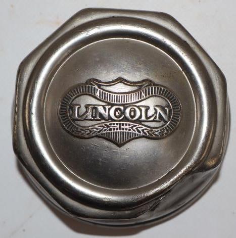 Lincoln Threaded Automobile Hub Cap (1 of 2)