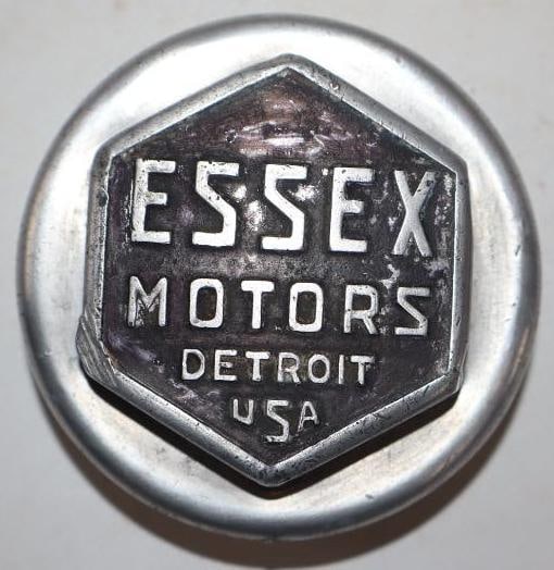 Essex Threaded Automobile Hub Cap (1 of 2)