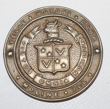 1928-1929 Velie Motor Corp Wheel Hub Emblem: 2x2