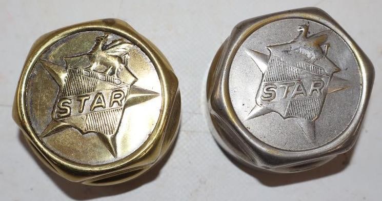 Group of 2 Durant Star Threaded Automobile Hubcaps (1 of 2)