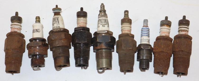 Group of 9 Early Automobile Ford, Lincoln And Greyhound Spark Plugs (1 of 6)