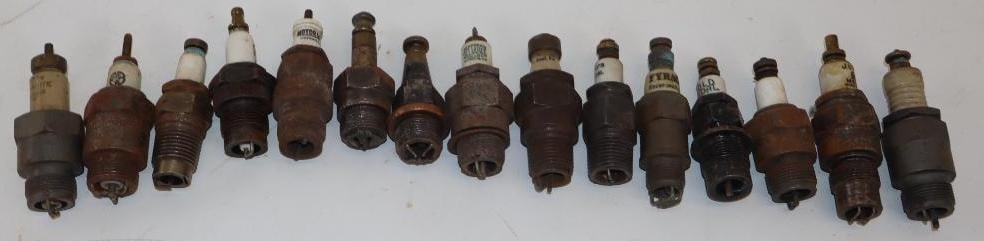 Group of 15 Early Automobile Spark Plugs (1 of 9)