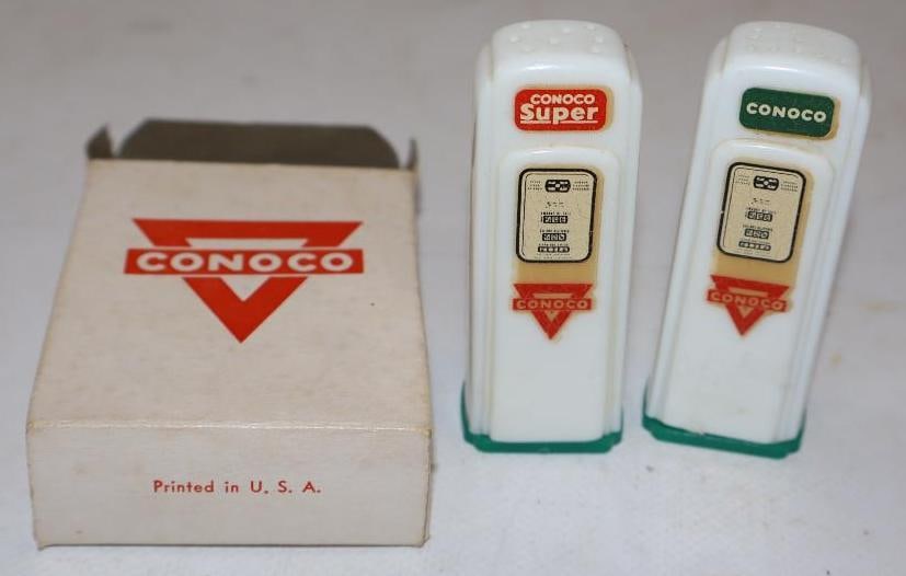 Pair Of Conoco Gas Pump Shaped Salt & Pepper Shakers In Original Box (1 of 4)