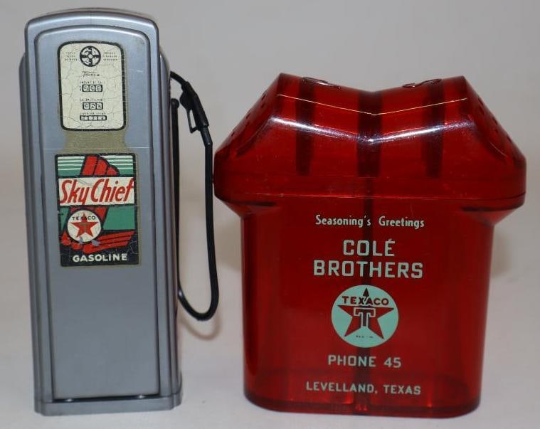 Group Of 2 Texaco Advertising Salt & Pepper Shaker & Gas Pump Shaped Coin Bank (1 of 2)